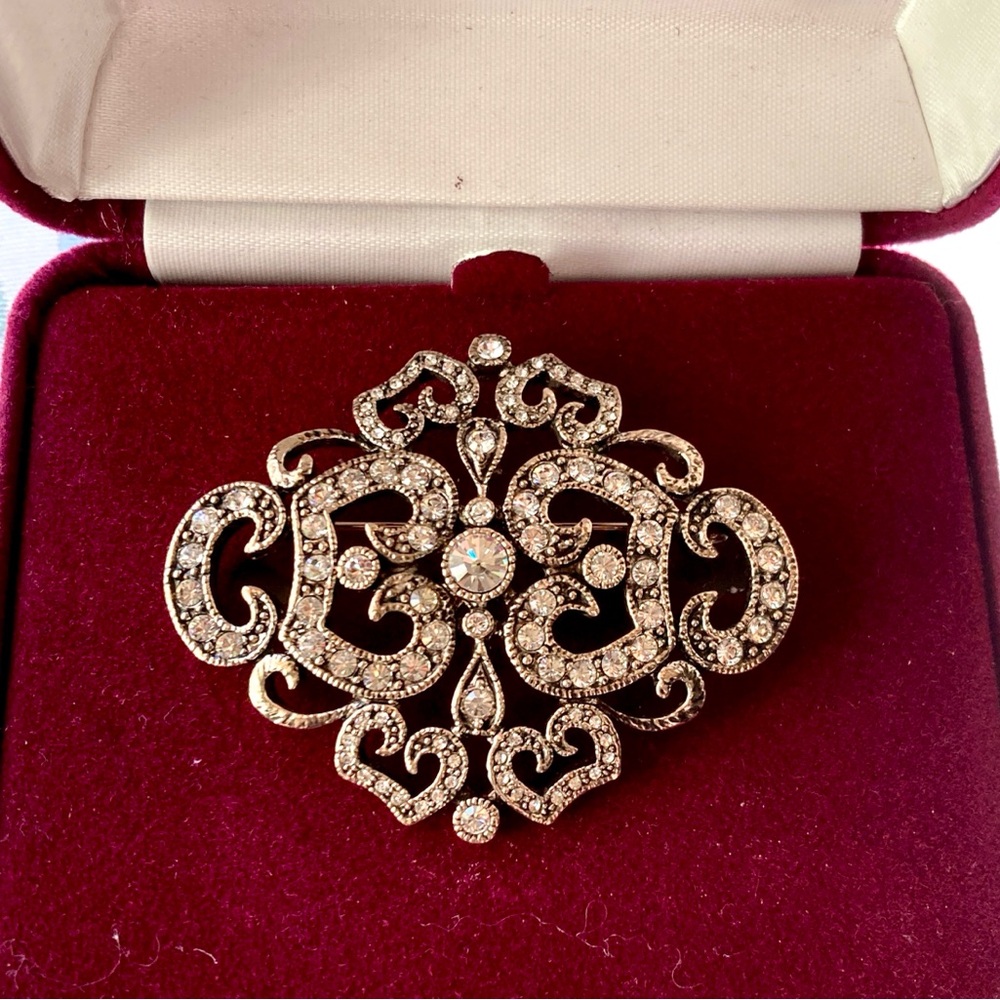 Vintage Jacqueline Bouvier Kennedy Rhinestone Filagree Brooch COA New - Picture 3 of 7